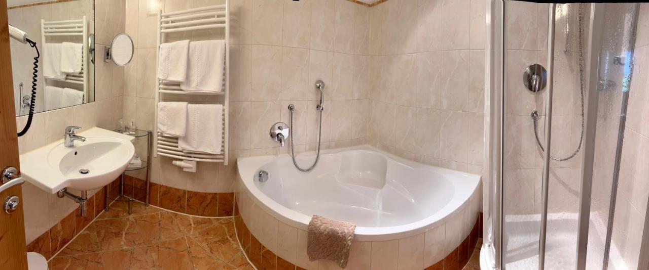 Loipenstubn Hotel Бриксен-им-Тале Екстериор снимка
